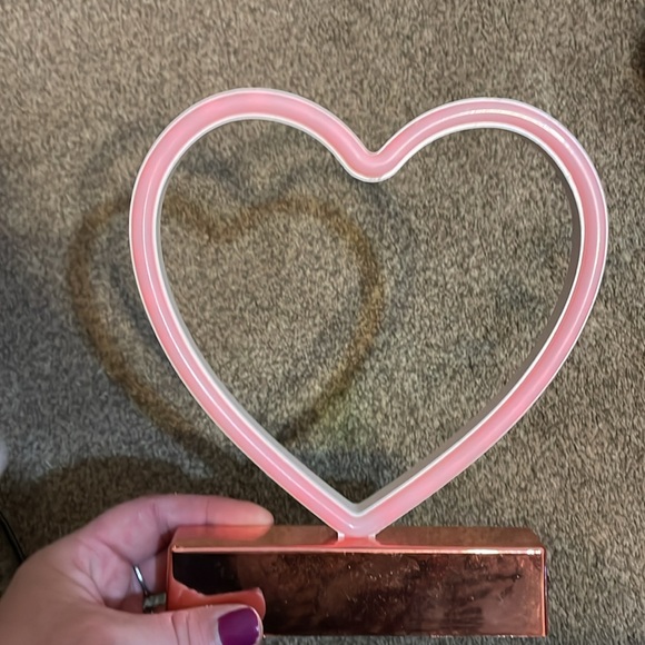 LED HEART SIGN 🫶 - Picture 2 of 4